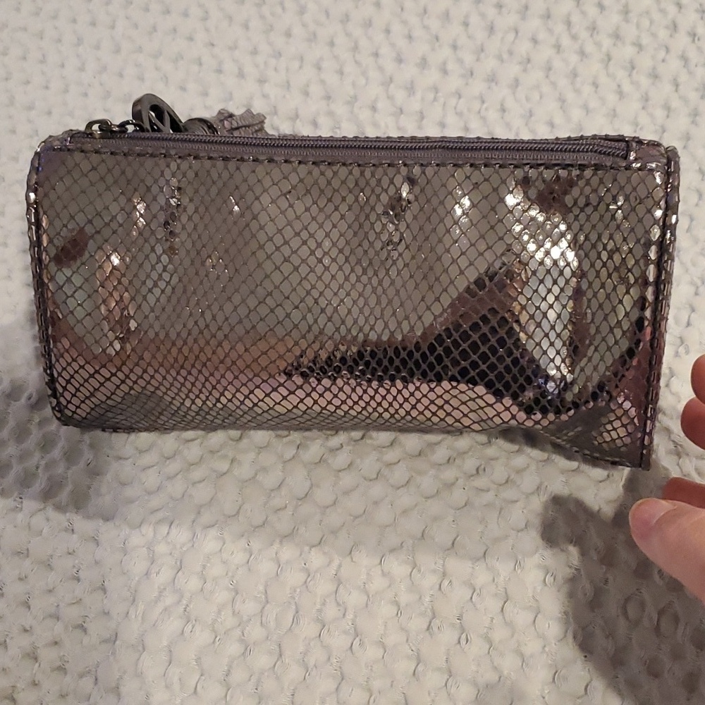 Michael Kors Ltd Edition Metallic Embossed Suede Signature Cosmetic Case NWOT - Picture 3 of 8